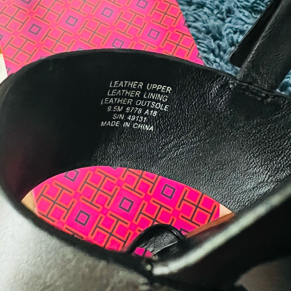 Tory Burch woman sandals.